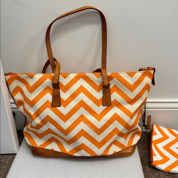 Dooney & Bourke Chevron Tangerine and White tote bag with matching pouch - Picture 4 of 12